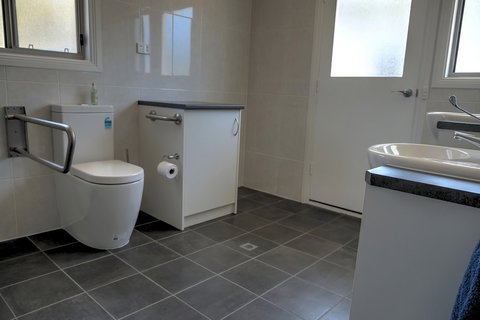 Emu Bay Holiday Homes - Tourism Caloundra 6