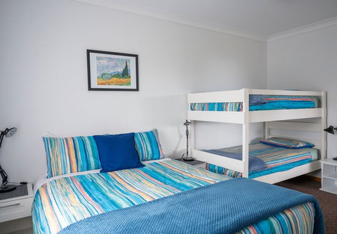 Emu Bay Holiday Homes - Tourism Caloundra 5