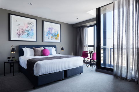 Art Series - The Chen - Tourism Caloundra 1