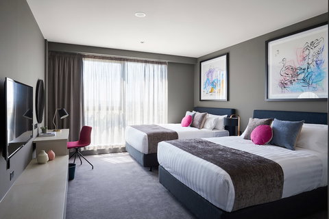 Art Series - The Chen - Tourism Caloundra 6