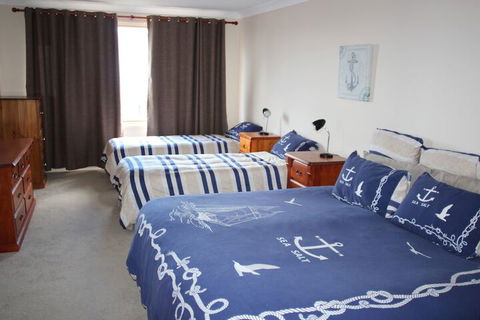 Beulahs Beach House At Stockton - Tourism Caloundra 2