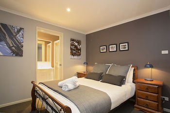 Acacia 2 - Luxurious Holiday Townhouse - Tourism Caloundra 0