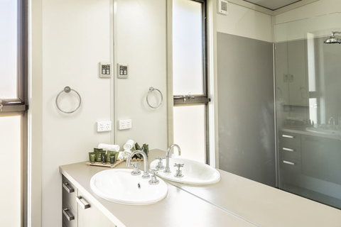 Ecocrackenback 10 'Sustainable Chalet Close To The Slopes.' - Tourism Caloundra 4