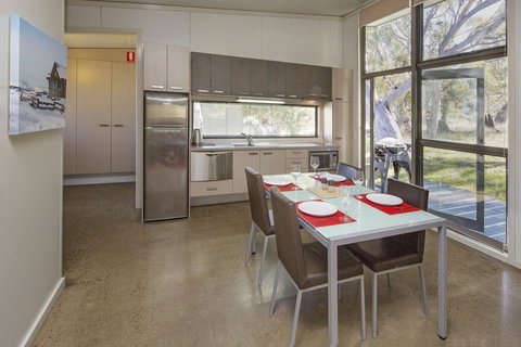 Ecocrackenback 10 'Sustainable Chalet Close To The Slopes.' - Tourism Caloundra 5