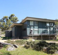 Ecocrackenback 12 'Sustainable chalet close to the slopes.' - Tourism Caloundra