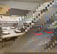 Ecocrackenback 15 'Sustainable chalet close to the slopes.' - Tourism Caloundra