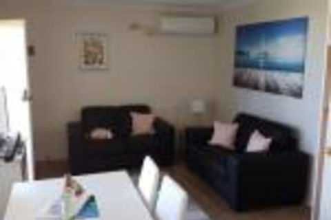 Unit 2 Breakaway Lodge - Tourism Caloundra 0