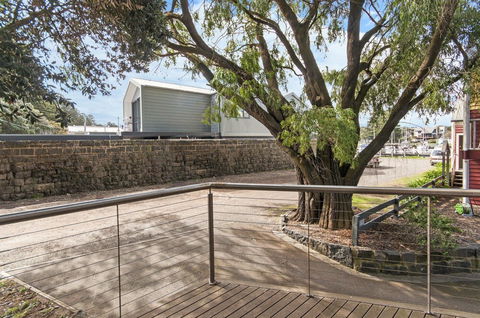 JOHANSSONS PERCH COTTAGE - Tourism Caloundra 1