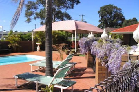 Bomaderry Motor Inn - Tourism Caloundra 1