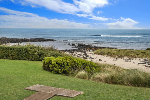HEARNS BEACH HOUSE - Tourism Caloundra 2