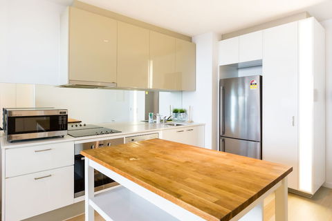 EVA, 1BDR Melbourne Apartment - Tourism Caloundra 1