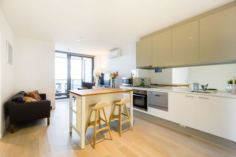 EVA, 1BDR Melbourne Apartment - Tourism Caloundra 2