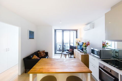 EVA, 1BDR Melbourne Apartment - Tourism Caloundra 3