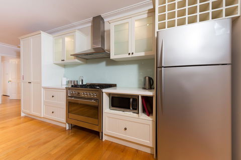 Lovely 5BR House Walk To Train And Shops - Tourism Caloundra 4
