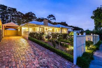 Lovely 5BR House Walk To Train And Shops - Tourism Caloundra 1