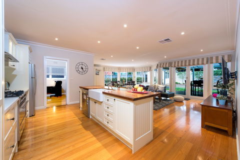 Lovely 5BR House Walk To Train And Shops - Tourism Caloundra 3
