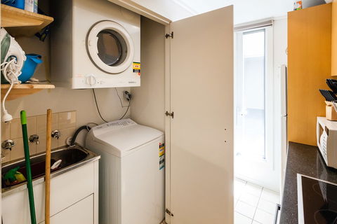 NAOMI, 2BDR South Melbourne Apartment - Tourism Caloundra 0
