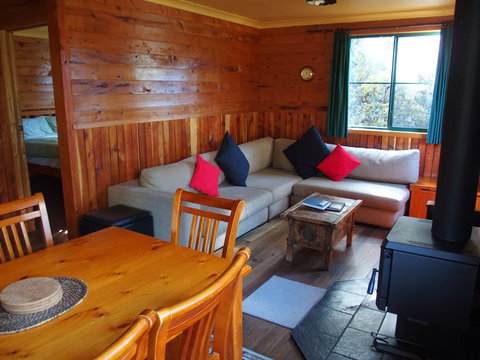 Cradle Mountain Highlanders Cottages - Tourism Caloundra 3