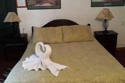 Cameron Lodge Cottage - Tourism Caloundra 2