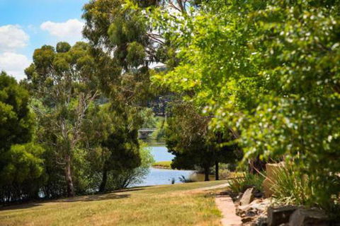 Lake Daylesford Lodge 3 - Tourism Caloundra 4