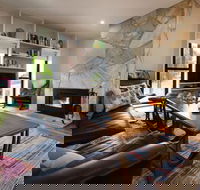 Wombat Hill Lodge - Tourism Caloundra