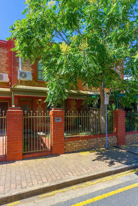 Adelaide Style Accommodation Near City - Tourism Caloundra 0