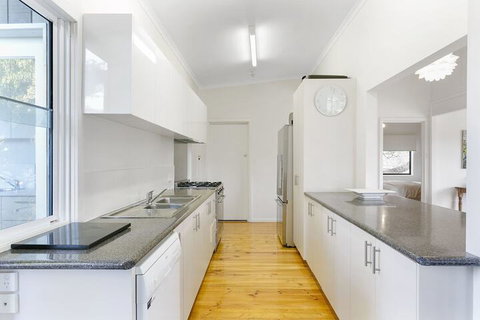 Tallarook Beach House - Tourism Caloundra 2