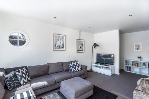 Front Beach House - Tourism Caloundra 3