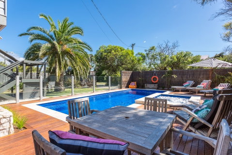 Front Beach House - Tourism Caloundra 0