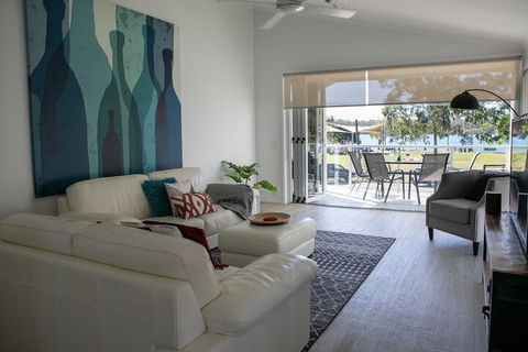 Lazy Days 2 - Tourism Caloundra 6