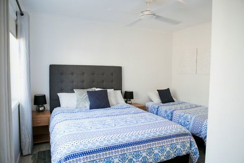 Lazy Days 2 - Tourism Caloundra 7