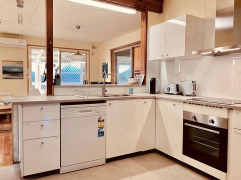 Nautique Beach House - Tourism Caloundra 3