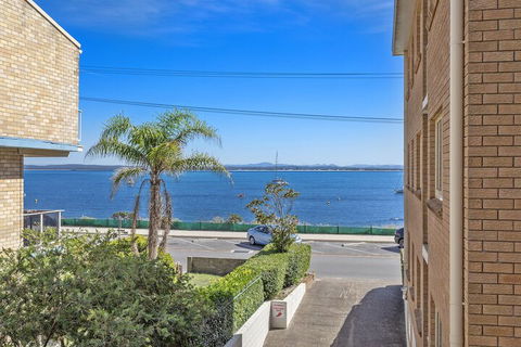 South Pacific Unit 6 Amazing Unit Opposite The Beach. - Tourism Caloundra 1