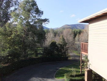 Apple Blossom Retreat - Tourism Caloundra 0