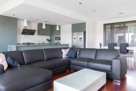 Oasis On The Yarra Valley - Tourism Caloundra 2