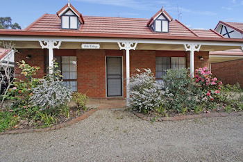 Oak Cottage - Tudor Village Unit 5 - Tourism Caloundra 0