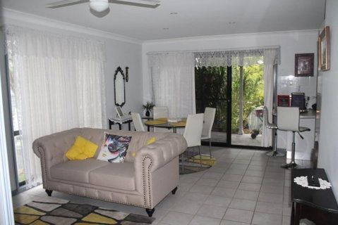 Ducati's Bed And Breakfast - Tourism Caloundra 4