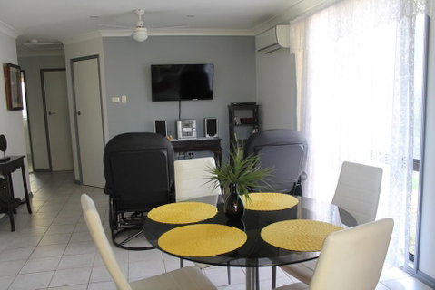 Ducati's Bed And Breakfast - Tourism Caloundra 1