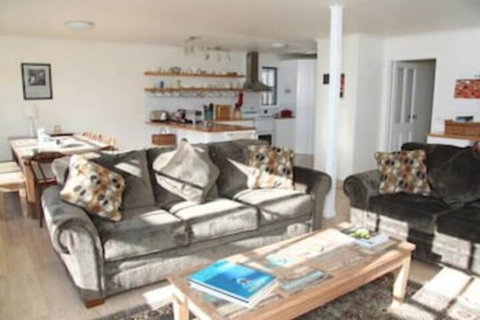 Rossanna - Tourism Caloundra 2