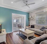Tomaree Road 14 Oscars Pet Friendly Beach House - Tourism Caloundra