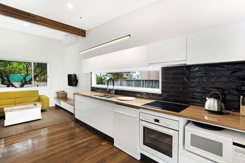 The Beach House 13 Market Street - Tourism Caloundra 2