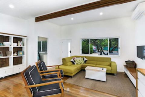 The Beach House 13 Market Street - Tourism Caloundra 0