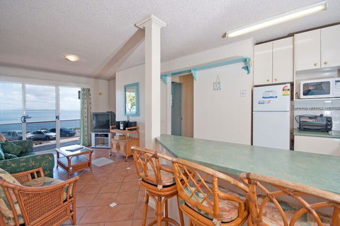 Shoal Bay Road Castaways Unit 04 17 - Tourism Caloundra 3