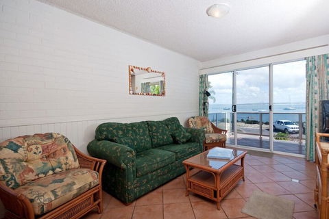 Shoal Bay Road Castaways Unit 04 17 - Tourism Caloundra 2