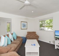 Box Beach Retreat 29 Essendene Road - Tourism Caloundra