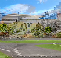 The Lake House - Tourism Caloundra