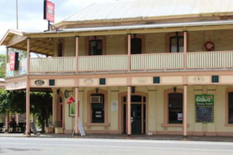 Royal Exchange Hotel - Tourism Caloundra 0