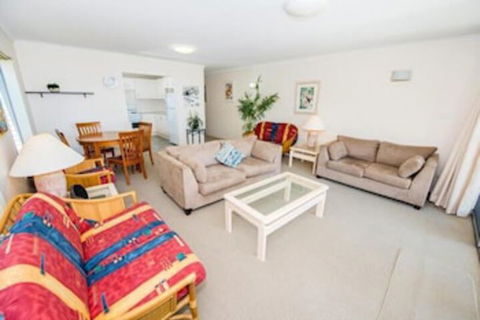 Sundeck Unit 6 Shoal Bay - Tourism Caloundra 3