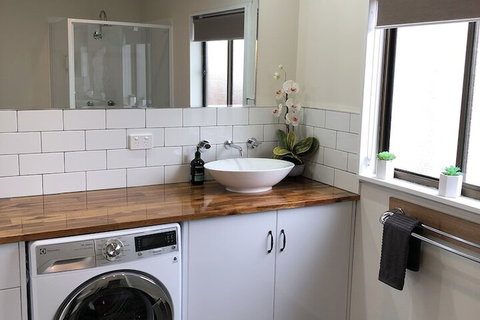 3ree Spacious & Charming Apartment - Tourism Caloundra 3