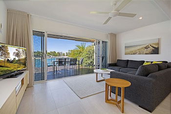 Driftwood - Tourism Caloundra 0